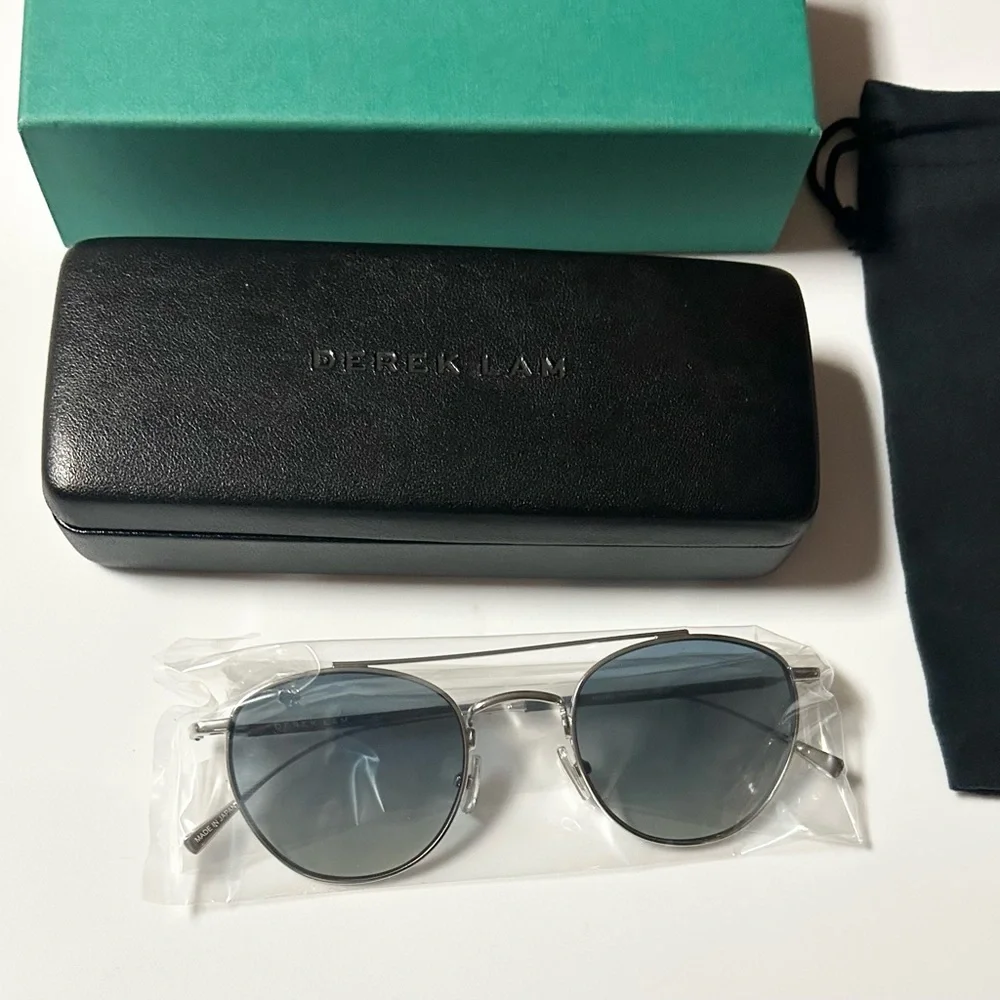 Derek Lam Woman’s Sunglasses with Box, Casey and Pouch